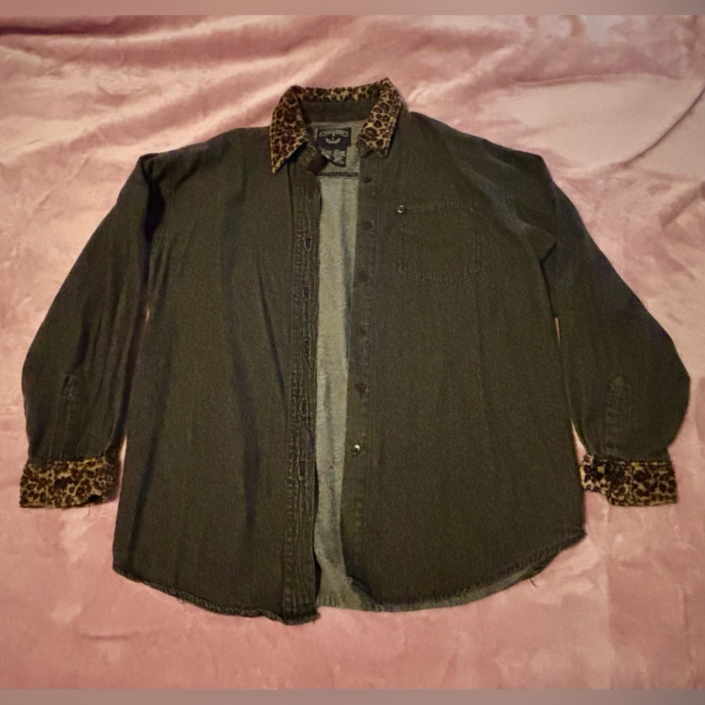 Solutions Charcoal Button Up with Leopard Print Size Medium